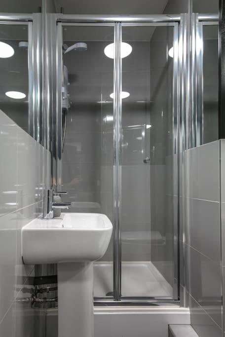 The V.I.P Suite - Sleeps 24! Best For Large Groups Liverpool Luaran gambar