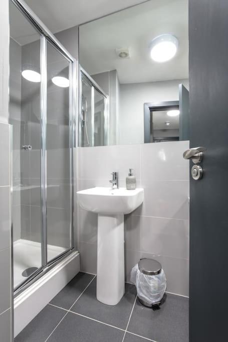 The V.I.P Suite - Sleeps 24! Best For Large Groups Liverpool Luaran gambar