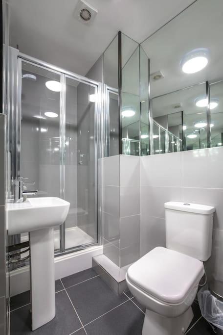 The V.I.P Suite - Sleeps 24! Best For Large Groups Liverpool Luaran gambar